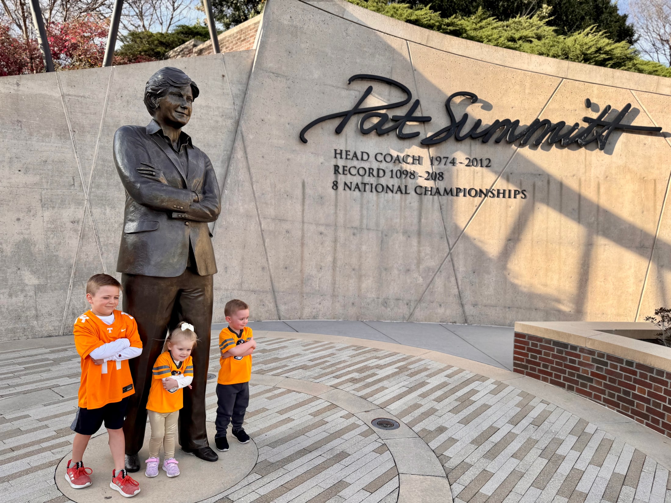 Pat Summitt statue with her grandkids
